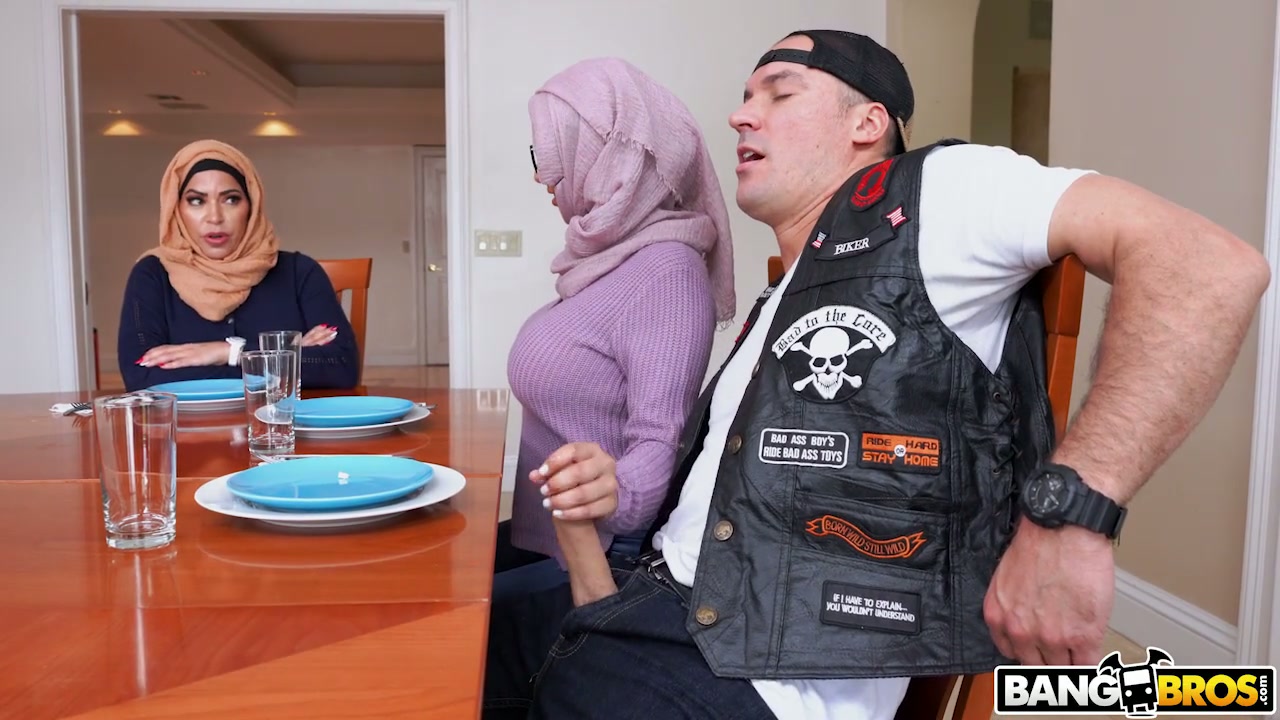 Brazzers Hijab - Bootyful hijab lady Violet Myers is fucked doggy so darn perfect