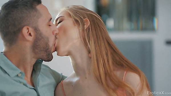 Lana Sharapova Kissing