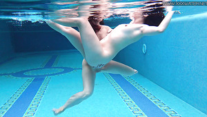 Ardent nice all natural hottie Lizi Vogue looks great while being nude underwater