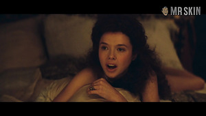 Smiling beautiful hottie Annette Bening and some good bed scenes to enjoy
