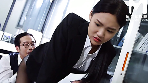 Sexy Chinese girl comes for a job interview but gets her pussy licked instead