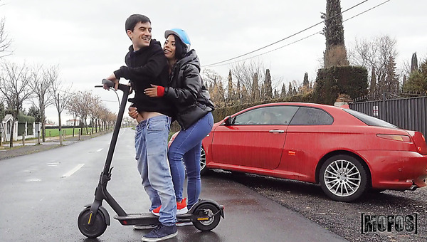 Hot Latina with juicy curves seduced her BF outdoor and let her pussy be fucked in the car.