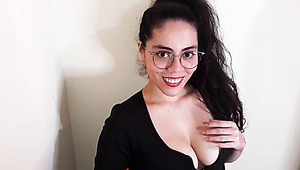 Big-ass latina wants to stretch her anus