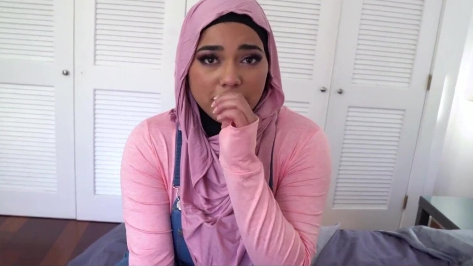 Shy Curvy Busty Muslim Teen In Hijab Asked Her Step-cousin To Take Her Virginity pic picture