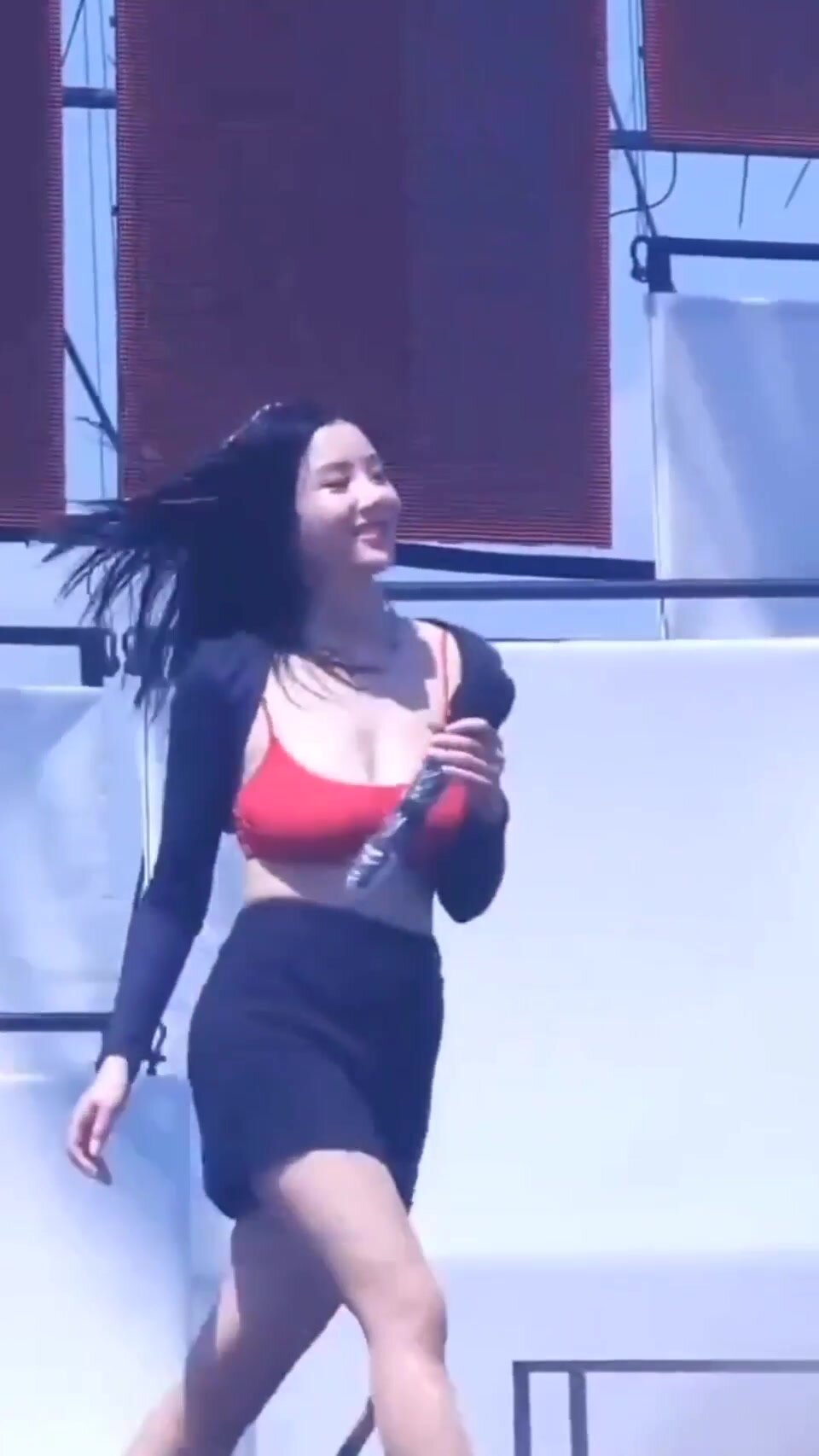 Kwon Eunbi enticing moment