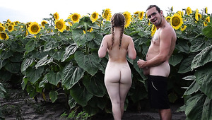 Sunflower Field Thrill: Sweet Suck & Outdoor Cream