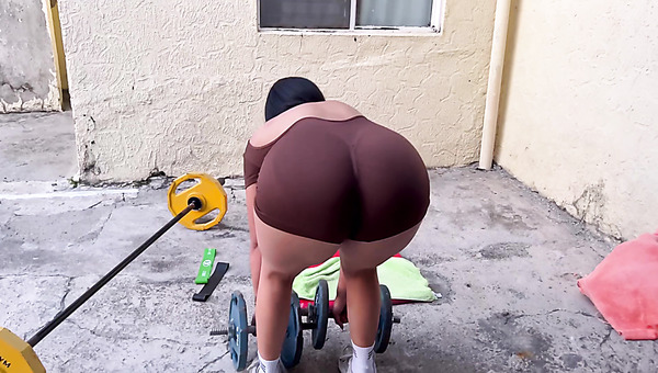 Hot latina girl's outdoor fitness turns into a wild outdoor sex session