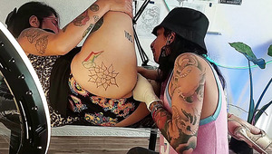 Brunette slut getting her pussy licked and rubbed during tattoo session