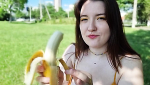 I've met a horny girl in a park and offered her a quick fuck