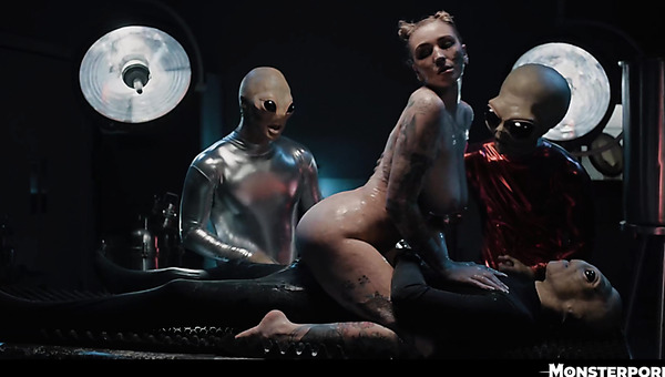 Probing the busty human female Kendra Sunderland with alien dicks