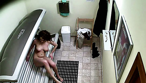 Czech brunette teen is filmed on the hidden cam in solarium