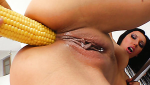 Nasty brunette chick Lara stuffs her ass hole with an ear of corn