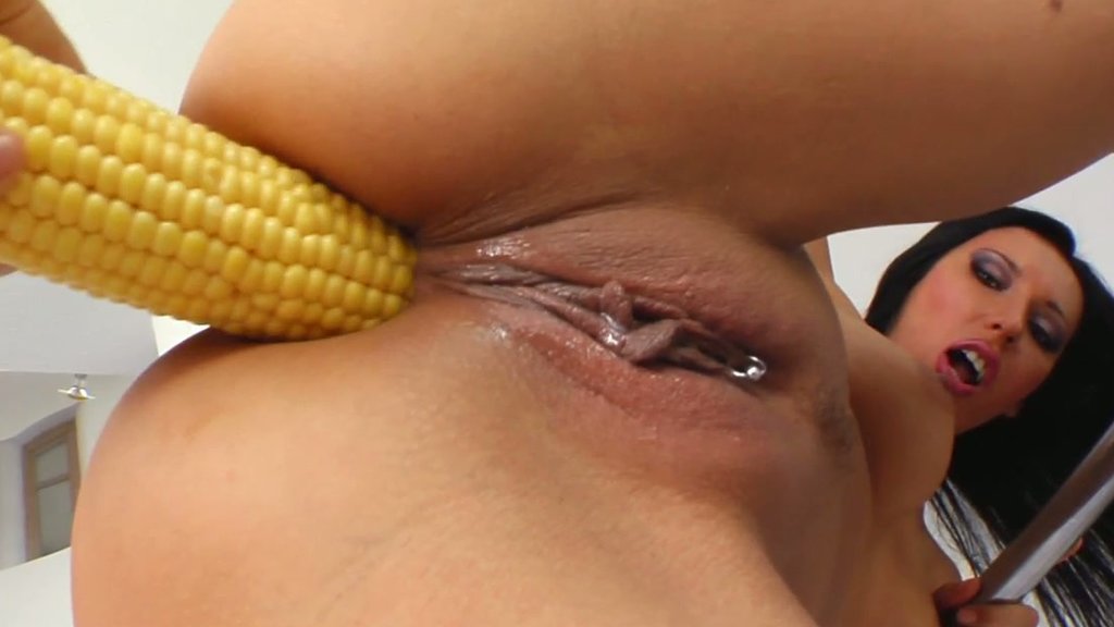 Nasty Brunette Chick Lara Stuffs Her Ass Hole With An Ear Of Corn