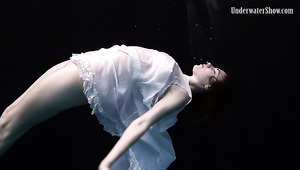 Andrejka demonstrating sexy body in artistic underwater photoshoot