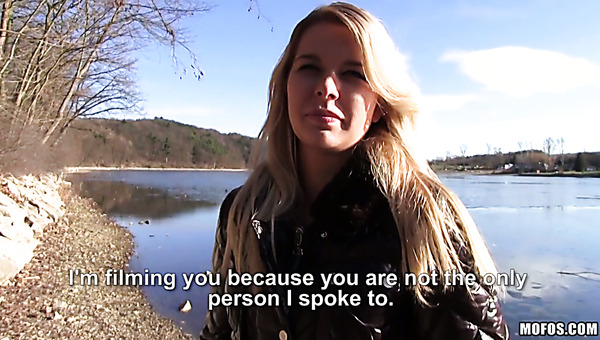 Kinky blond haired hottie with quite nice booty is picked up for blowjob