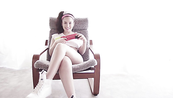 Pale Gabriella Paltrova with natural tits is fed up with reading and wanna fuck