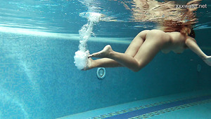 Svelte hottie with fabulous smooth bum Olla Oglaebina and her underwater show