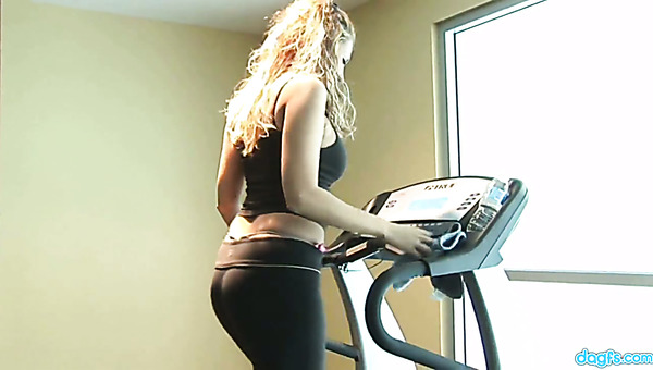 Darn sexy busty sporty girl Betty feels great when she sucks dick